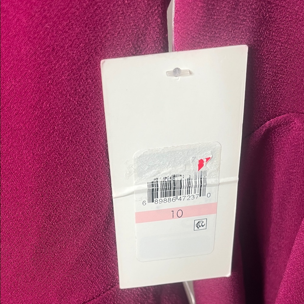Elegant Magenta Dress with Flared Sleeves - Picture 2 of 3